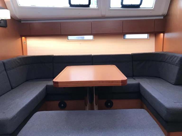 Bootverhuur Bavaria Bavaria Cruiser 51 /5cab in Álimos via SamBoat