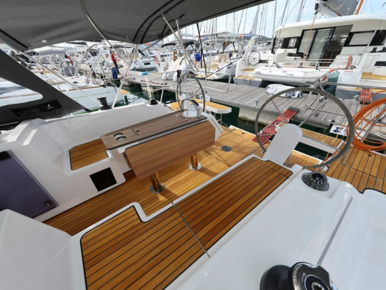 Bootverhuur Biograd na Moru goedkoop Bavaria C38