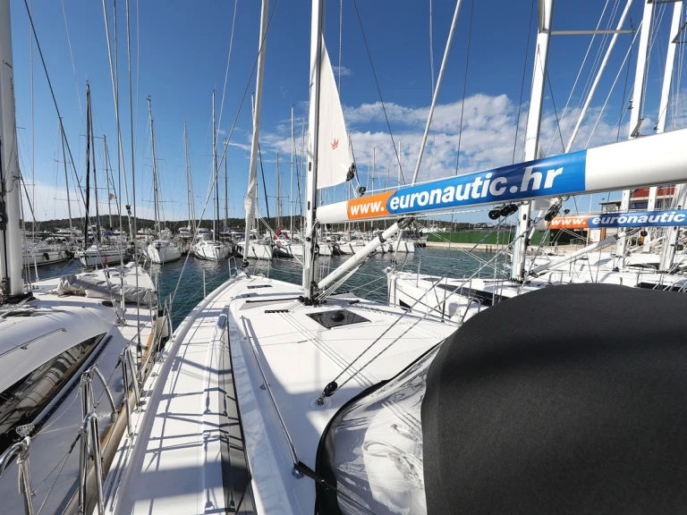 Huur een Bavaria Bavaria C42 in Biograd na Moru