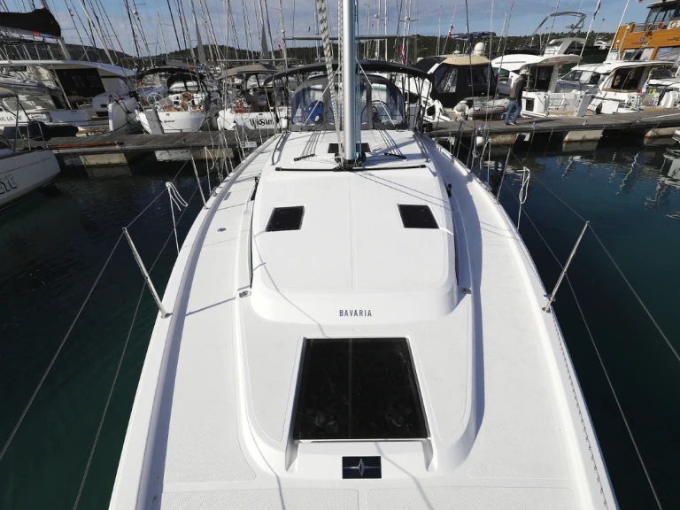 Huur een Bavaria Bavaria C42 in Biograd na Moru