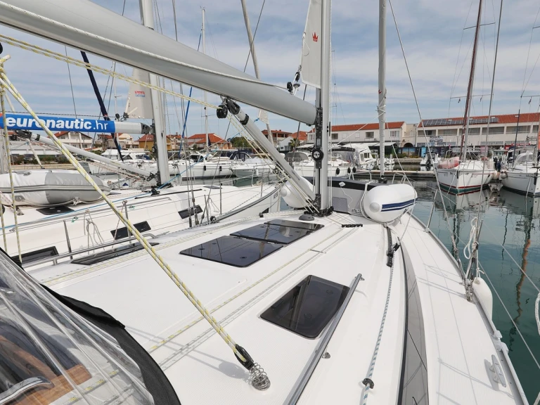 Verhuur Zeilboot in Biograd na Moru - Bavaria Cruiser 37