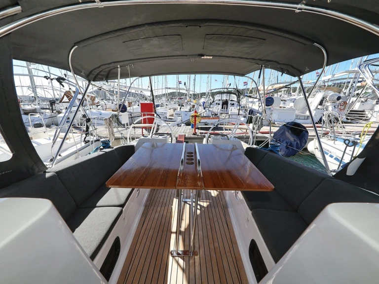 Huur een Elan Impression 40.1 in Biograd na Moru