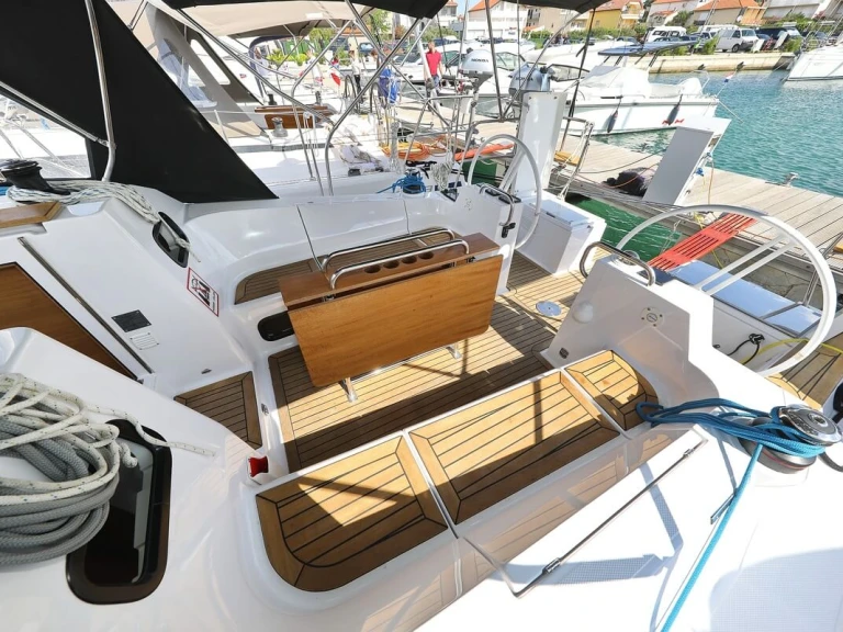 Elan Impression 40.1 te huur van particulier of professional in Biograd na Moru