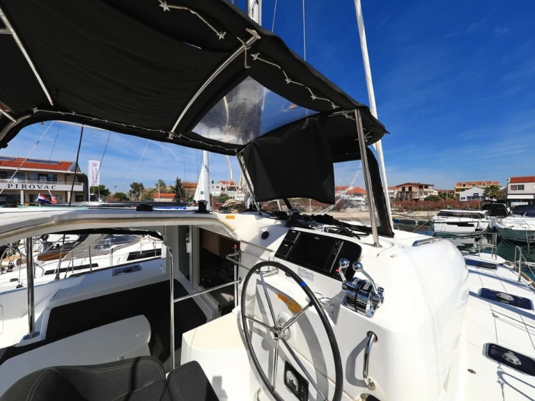 Verhuur Catamaran Lagoon met vaarbewijs