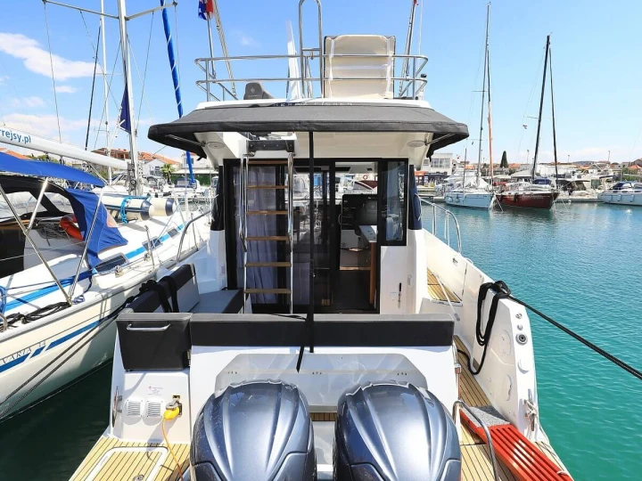 Motorboot te huur in Biograd na Moru voor de beste prijs