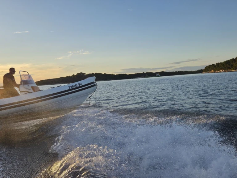Verhuur RIB in Pula - Tiger Proline 620