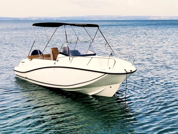 Huur een Quicksilver Activ 675 Open in Marseille