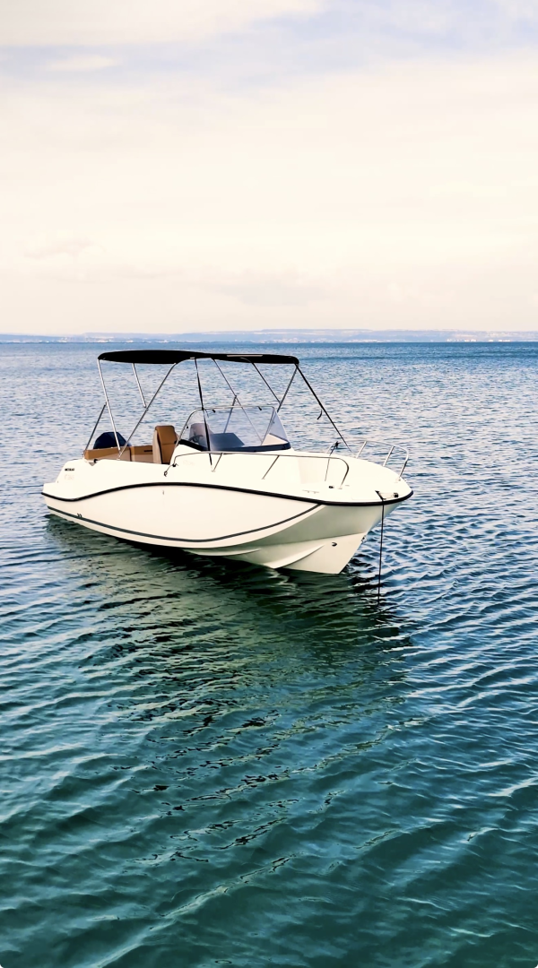 Huur een Quicksilver Activ 675 Open in Marseille