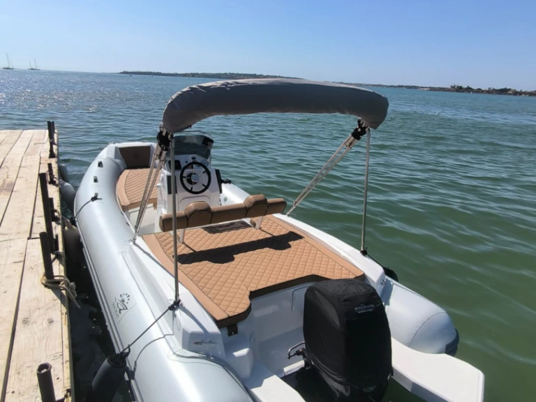 RIB te huur in Porto Siracusa voor de beste prijs