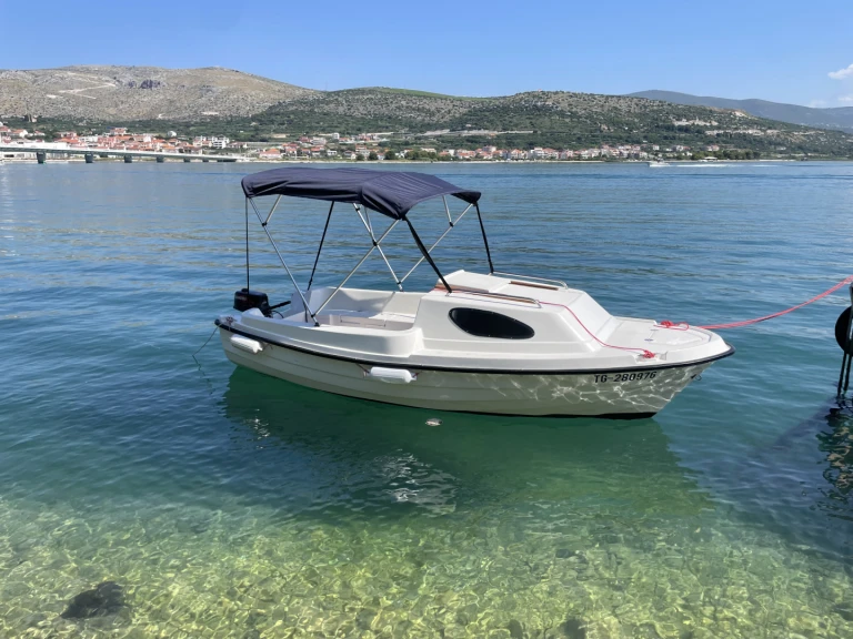 Motorboot te huur in Trogir voor de beste prijs