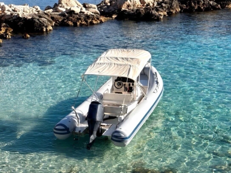 RIB te huur in Saint-Cyr-sur-Mer voor de beste prijs