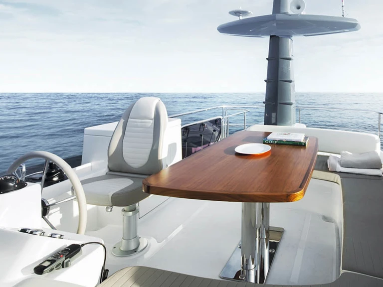 Huur Motorboot met of zonder schipper Azimut in Napels