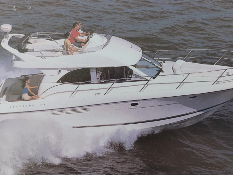 Bootverhuur Jeanneau Prestige 36 Fly in Vieux Port de Cannes via SamBoat