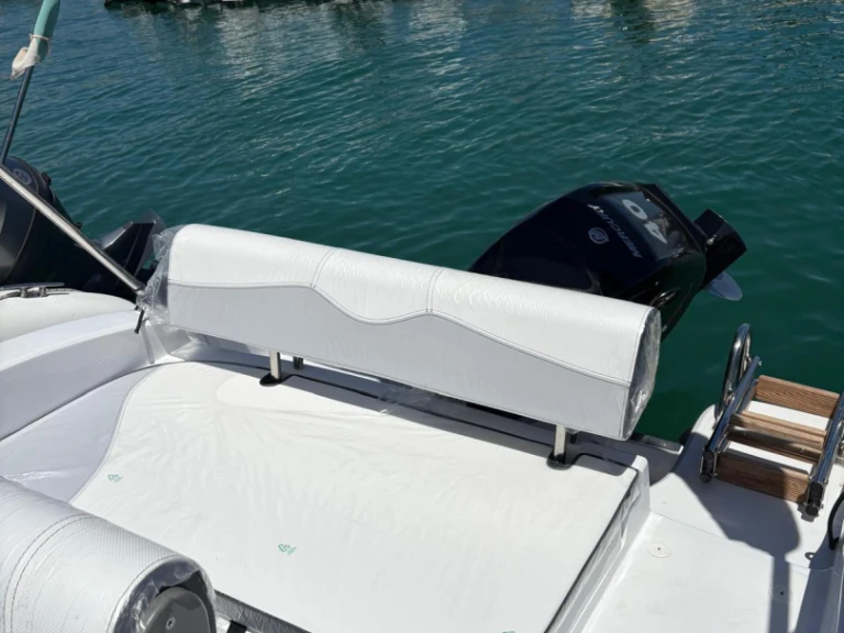 Verhuur Motorboot Trimarchi met vaarbewijs
