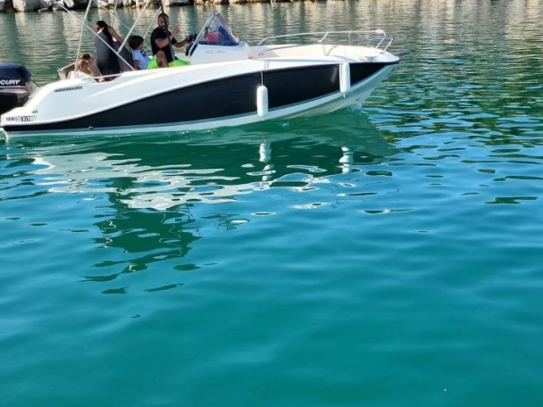 Bootverhuur Marseille goedkoop Activ 605 Open
