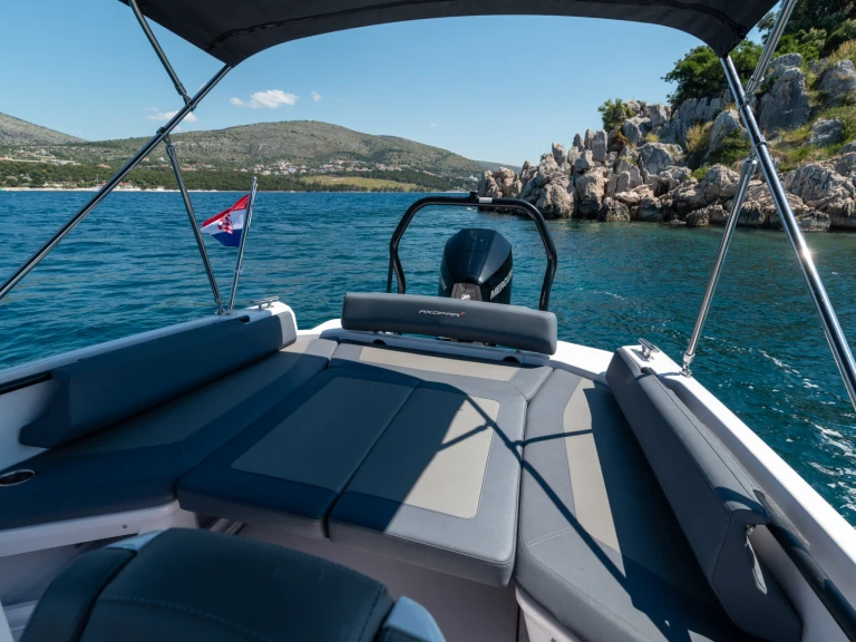 Huur Motorboot met of zonder schipper Axopar in Split