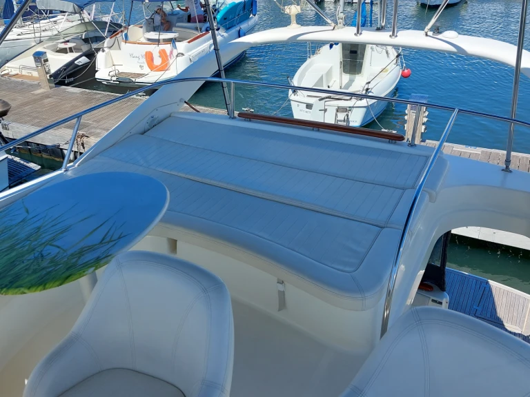 Jeanneau Prestige 36 Fly te huur van particulier of professional in Vieux Port de Cannes