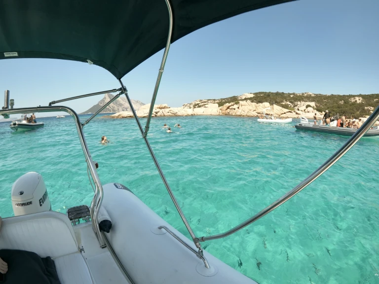Verhuur Motorboot in Porto San Paolo - Quicksilver Activ 595 Cruiser