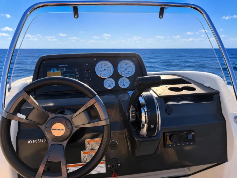 Verhuur Motorboot Quicksilver met vaarbewijs