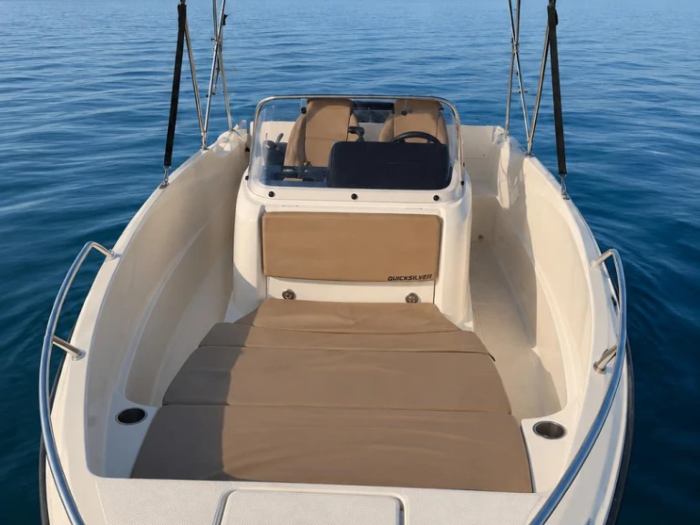 Motorboot te huur in Saint-Laurent-du-Var voor de beste prijs