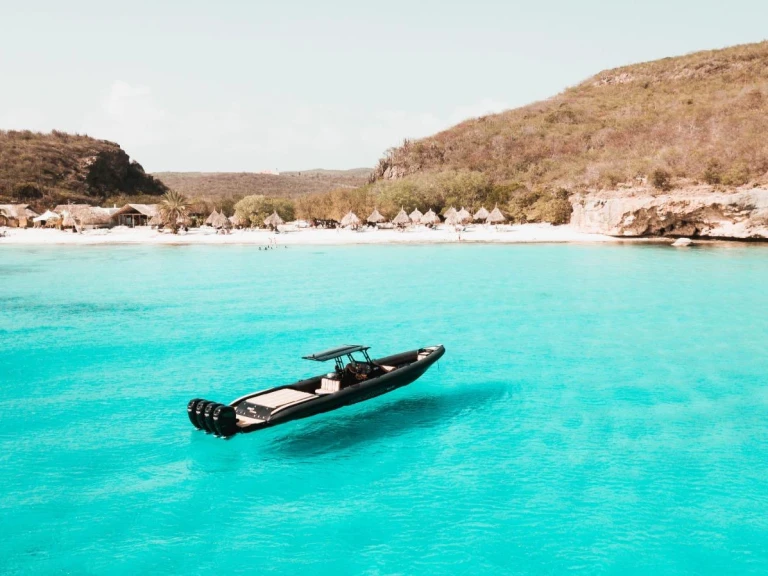 RIB te huur in Baie de Figari voor de beste prijs