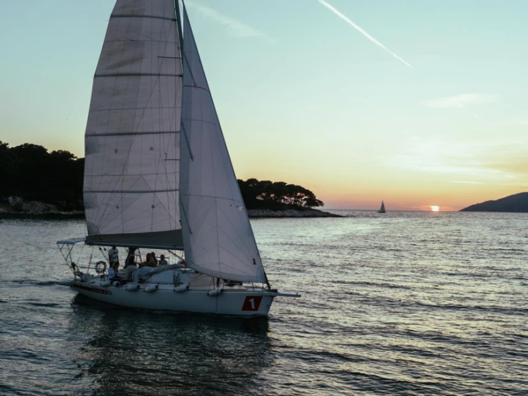 Bootverhuur Hvar goedkoop Jod 35