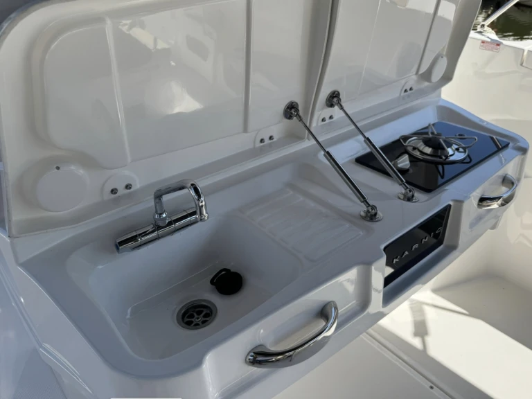 Verhuur Motorboot Karnic met vaarbewijs