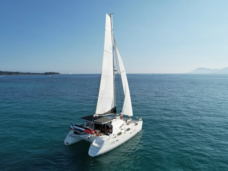 Verhuur Catamaran Lagoon met vaarbewijs
