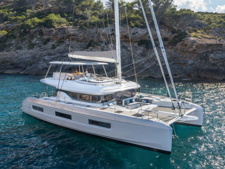 Huur Catamaran met of zonder schipper Lagoon in Nisida