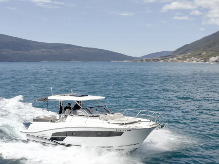 Bootverhuur Jeanneau Cap Camarat 10.5 WA in Dubrovnik via SamBoat
