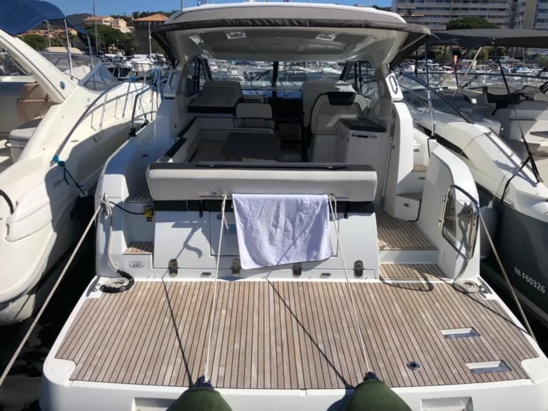 Bootverhuur Sainte-Maxime goedkoop Leader 36