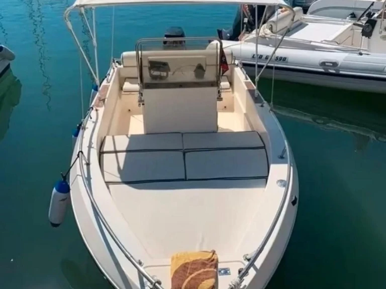 Verhuur Motorboot Capelli met vaarbewijs