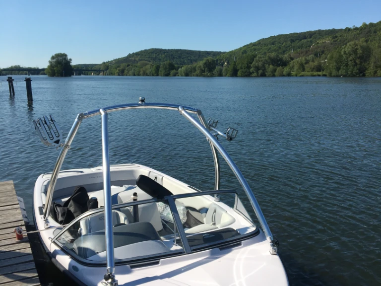 Motorboot te huur in Vernon voor de beste prijs