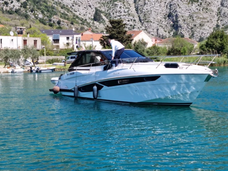 Huur Motorboot met of zonder schipper Rio Yachts in Šibenik