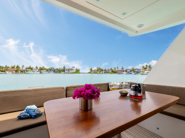 Huur een  Overblue 54 in Malé