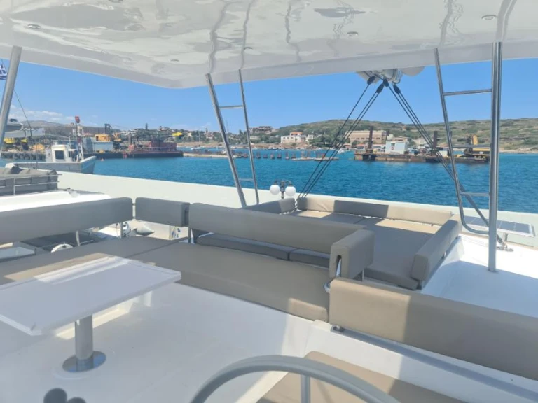 Catamaran te huur in Lávrio voor de beste prijs