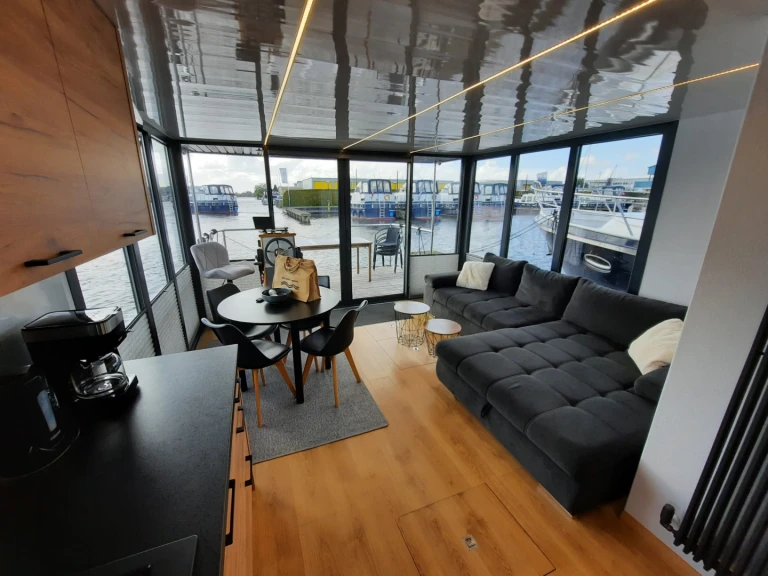 Huur Woonboot met of zonder schipper Campi in Woudsend
