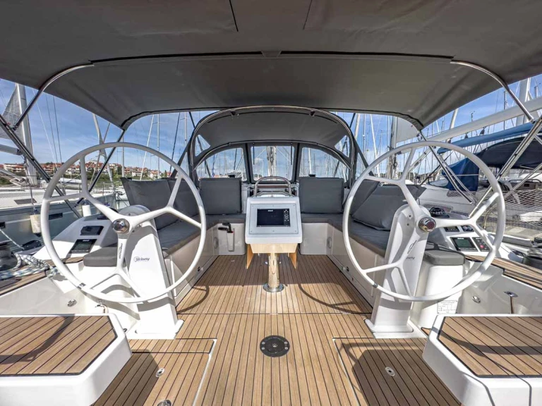 Huur een Bavaria Bavaria C42 in Trogir