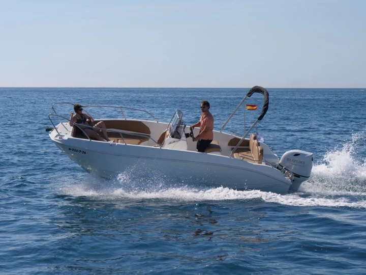Verhuur Motorboot Cantiere Nautico Speedy met vaarbewijs