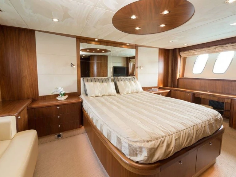 Jachthuur in Golfe-Juan - Sunseeker Predator 72 via SamBoat