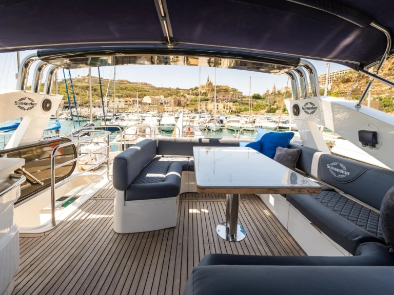 Sunseeker Manhattan 73 te huur van particulier of professional in San Ġiljan