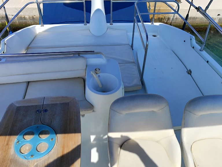 Verhuur Motorboot Bénéteau met vaarbewijs