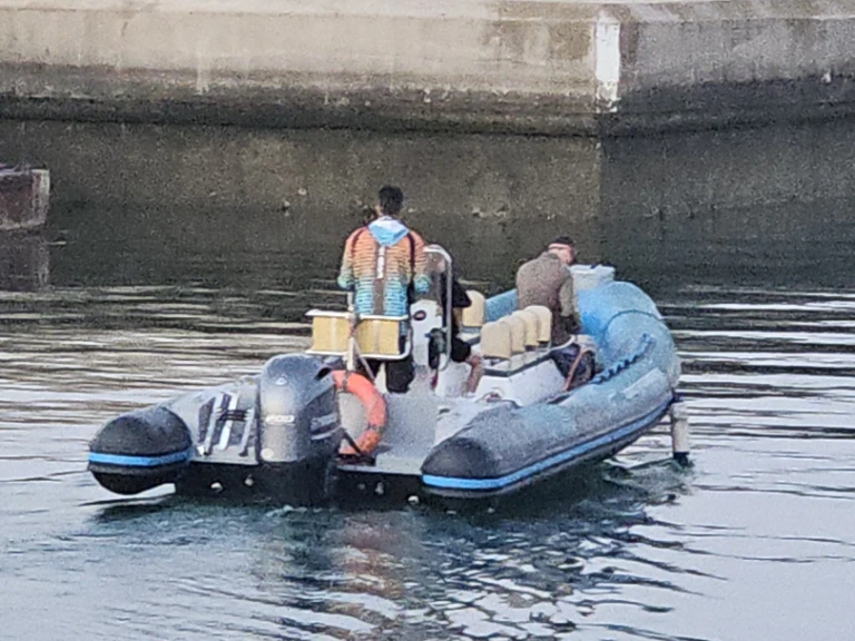Huur een COBRA RIB 755 in Cádiz