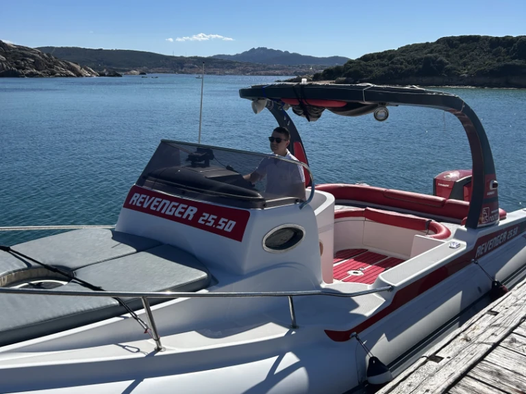 Huur een Revenger Revenger 25.5 in La Maddalena