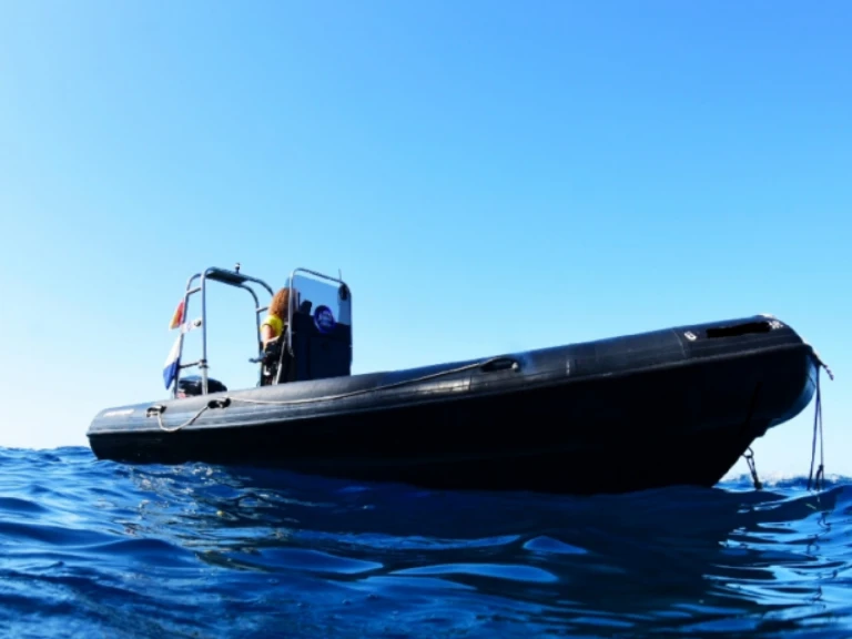 Huur een Zodiac Explorer 640 in Las Galletas