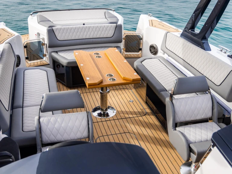 Huur een Alfamarine 28 in Ibiza Town