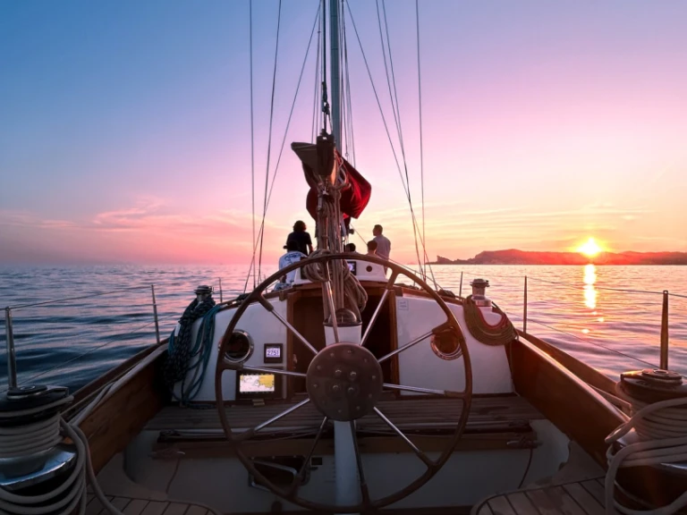 Bateau d'architecte Carter Course au large te huur van particulier of professional in Saint-Cyr-sur-Mer