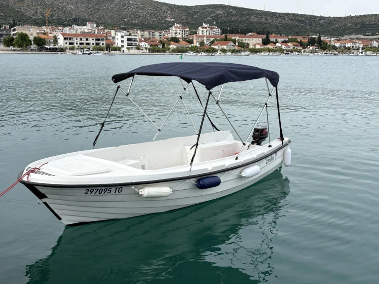 Motorboot te huur in Trogir voor de beste prijs