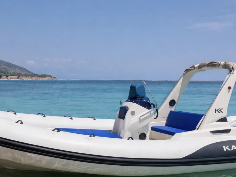 Huur een Kardis Kardis Fox 570 in Marina di Portisco
