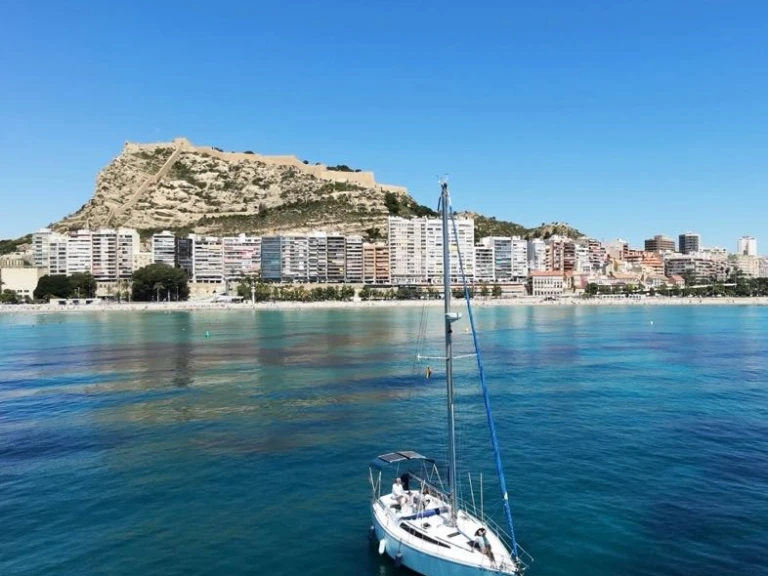 Zeilboot te huur in Alicante voor de beste prijs